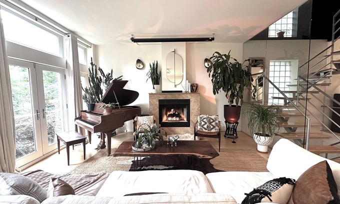 Old Town House | Modern- Smart Home in Wicker Park