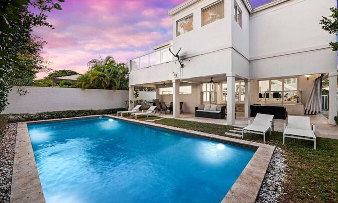 Venetian Islands House | Modern SoBe Mansion with Poolside Cabana