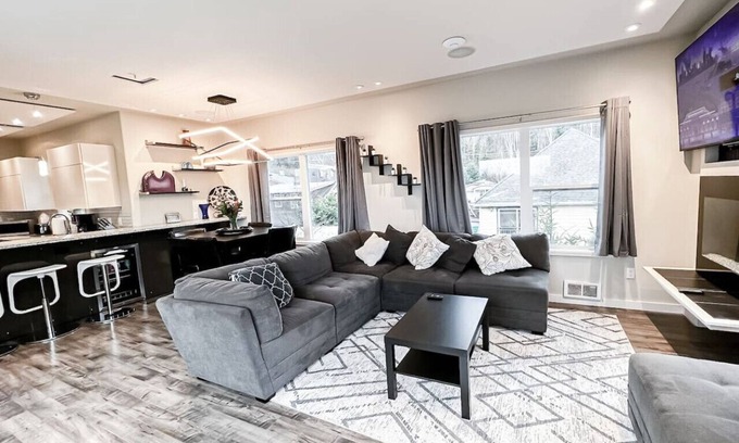 Lair Hill Condo | Modern South Portland Luxury Condo Offering City & Mountain Views