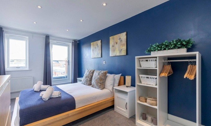 Cheltenham House | Modern & Spacious Home in Central Cheltenham