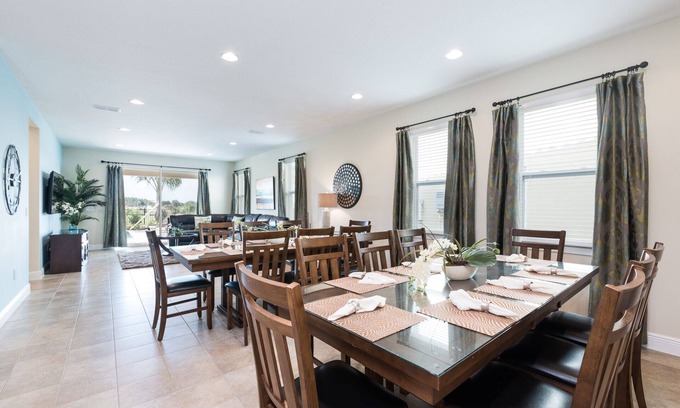 West Kissimmee Resort | Modern|Spacious|10br|Sleeps 20|10mintoDisney|PrivatePool|Villa