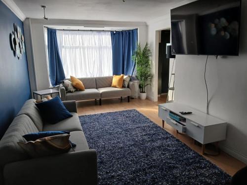 Bracknell Apartment | Modern & Spacious 3BR House Bracknell - Berkshire