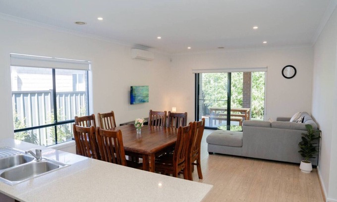 Point Cook House | Modern & spacious family home