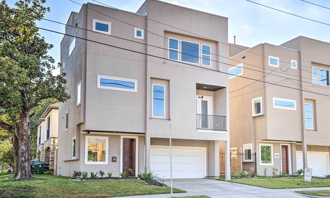 Riverside Terrace House | Modern & Spacious Houston Home - Pets Welcome!