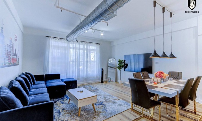 Downtown Memphis Apartment | Modern Spacious Loft in Downtown w/free parking