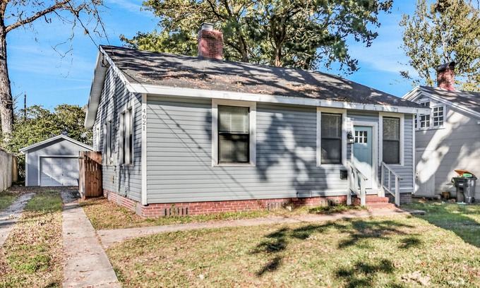 Murray Hill House | Modern stay close to downtown with a large yard, and central air-conditioning