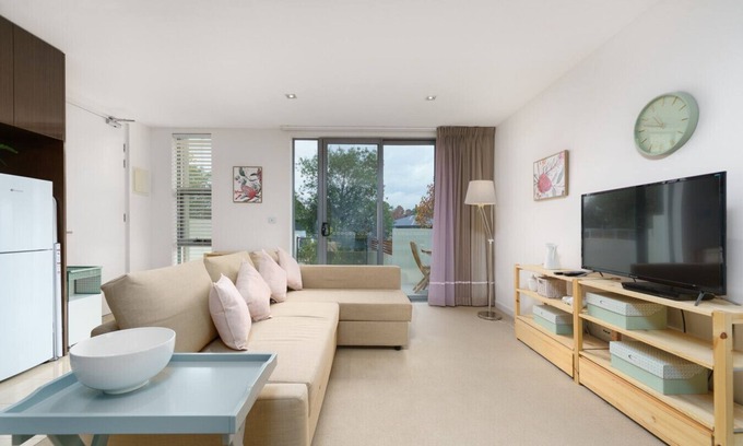 Campbell Apartment | Modern Stay in Campbell Near Canberra Centre