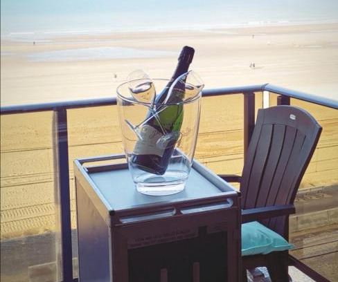 Raversijde Apartment | Modern studio direct Seaview & free parking