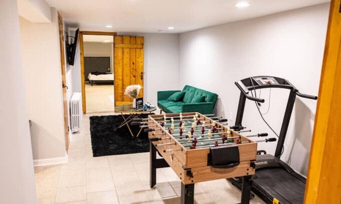 Bayonne House | Modern Studio Getaway | 20 MINS to NYC | 10MIN EWR