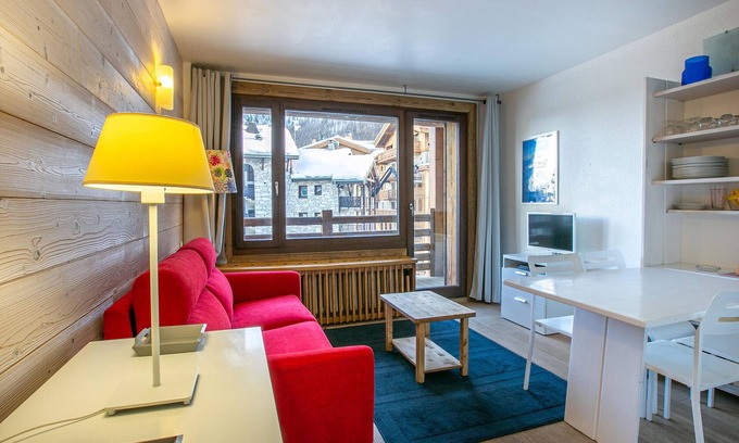 Val-d'Isere Apartment | Modern Studio with Balcony, Ski-In/Ski-Out, and Free WiFi in Val-d'Isère