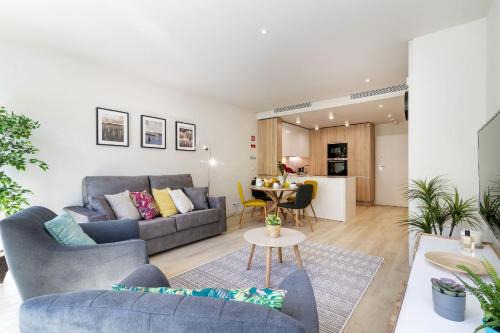 Sao Jose Apartment | Modern & Stylish Apartment in Av. da Liberdade by LovelyStay