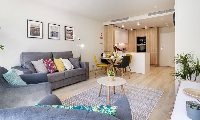 Sao Jose Apartment | Modern & Stylish Apt in Liberdade by LovelyStay