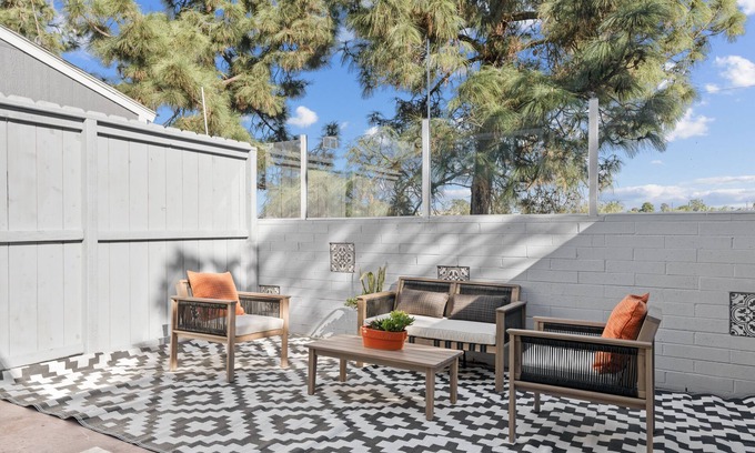 Talmadge Cottage | Modern & Stylish Urban Cottage in desirableTalmadge Neighborhood