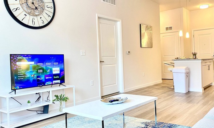 Downtown Baltimore Apartment | 💎 Modern Suite 💎 Secure 💎 Close to All