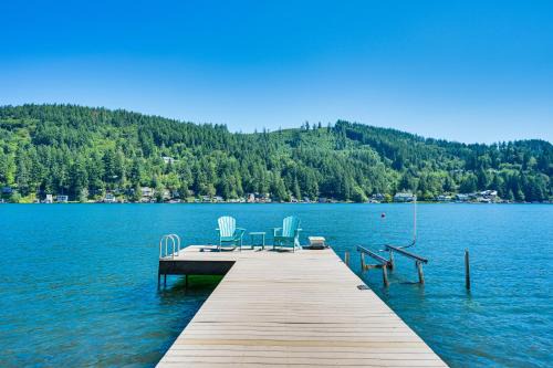 Olympia House | Modern Summit Lake Escape - Spacious Deck with View!