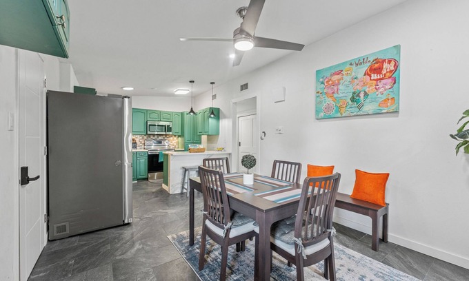 Plaza Terrace House | Modern Tampa Getaway - 1 mile from Bucs Stadium