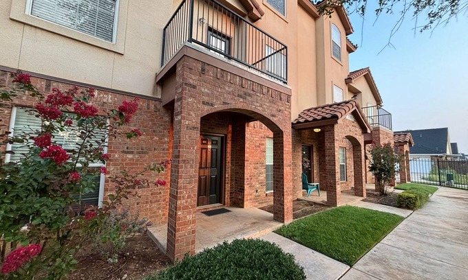 North Overton Condo | Modern Texas Tech Condo - Prime Location, walk to Campus, Broadway and Downtown