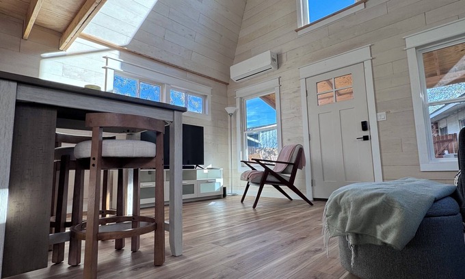 West San Antonio House | Modern Tiny Barn - Urban Oasis in San Antonio