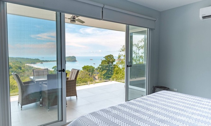 Manuel Antonio House | Modern Tower 7 Bdrms- AC,Ktchn,Elevator -19 guests