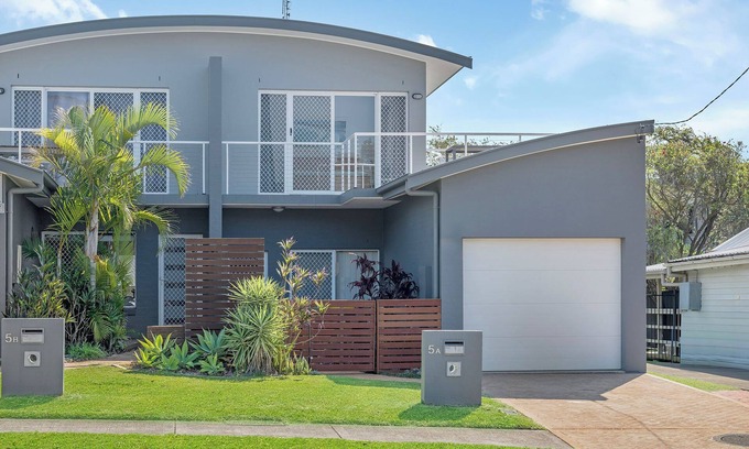 Crescent Head Apartment | Modern Townhouse in the Heart of Crescent Head.