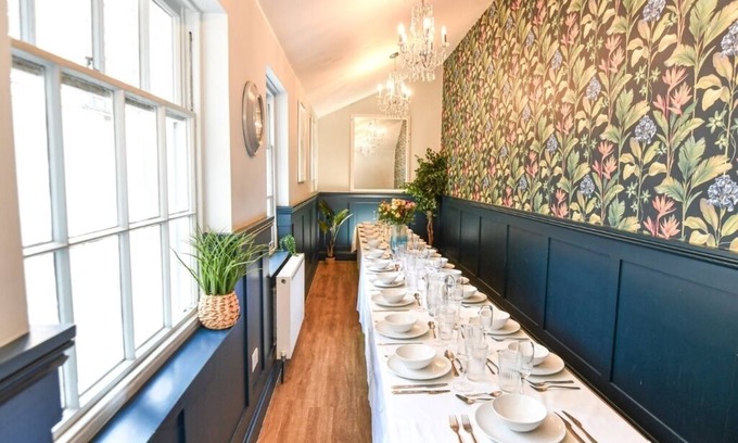 Brighton City Centre House | Modern townhouse in Central Brighton, sleeping 15-32 guests. 2 Mins to beach