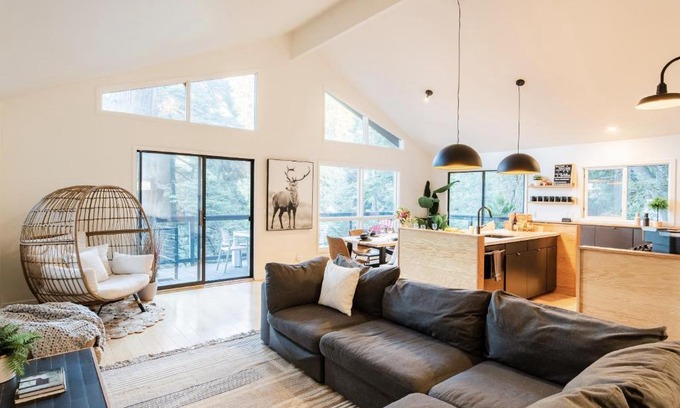 Arrowhead Villas House | Modern Treetop Cabin by Lake Arrowhead Village