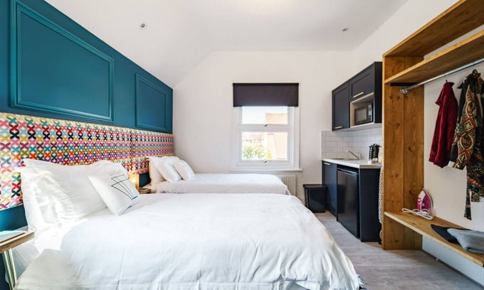 City Centre Apartment | Modern twin studio with kitchenette