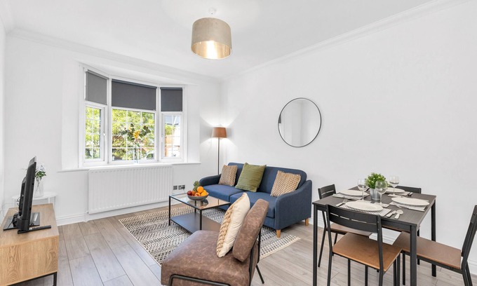 South Woodford Apartment | Modern Two-Bedroom Apartment with Free Parking!