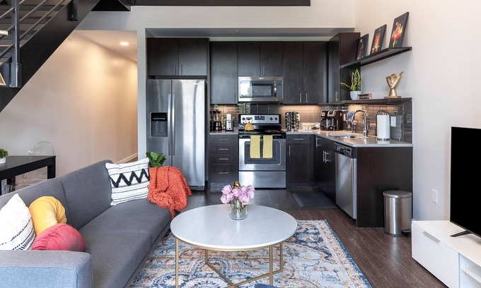 University Park Apartment | Modern Upscale Studio Loft w/free parking & pool