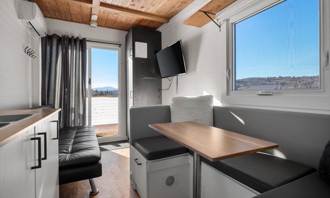 Morrisville House | Modern & Upscale Tiny Home, Great Spot near Stowe