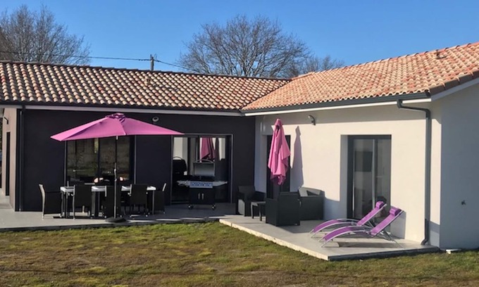 Gastes Villa | MODERN VILLA 2 steps from the lake