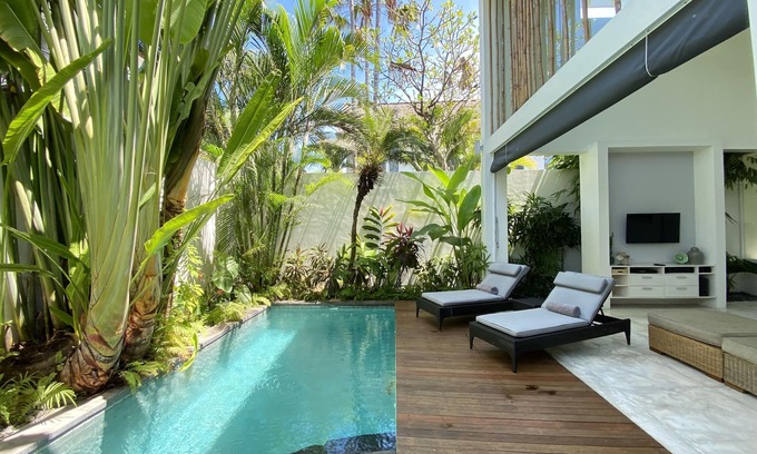 Drupadi Villa | Modern Villa in Seminyak, 5 bedrooms with 2 pools