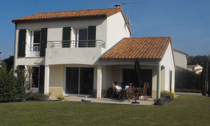 Les Forges Villa | Modern Villa,large garden,next to heated pool/tennis. Golfcourse 5mins drive.