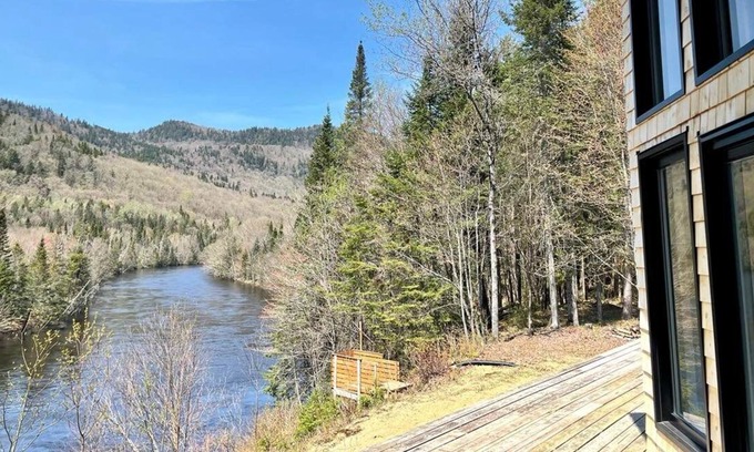 Saint-Raymond Ski Chalet | Modern w/ amazing view, sauna & 3 bedrooms cabin
