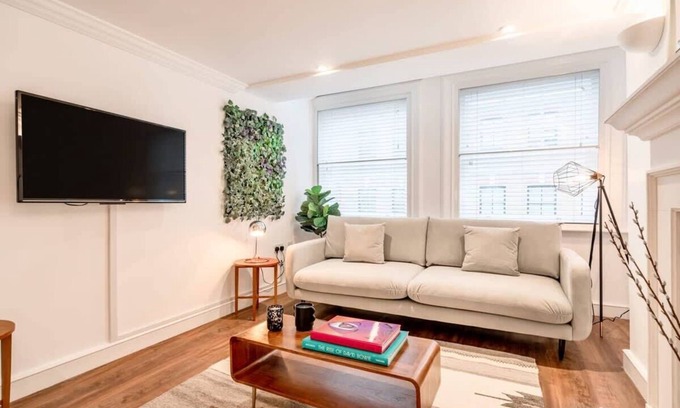 Soho Apartment | Modern, Warm Apartment with Terrace in Soho