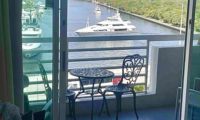 East Fort Lauderdale Condo | Modern, Water Front , ocean View Condo in the heart Ft. Lauderdale Beach