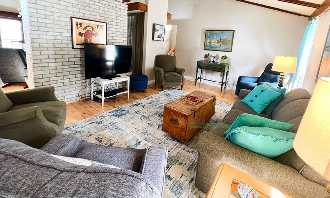 Suttons Bay House | Modern, waterfront beach house in Suttons Bay. Kayaks. Pet friendly.