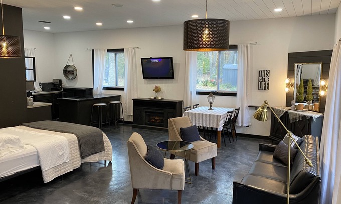 Little Falls Apartment | MODERN WILLOW STUDIO. Spacious, cozy, wooded, 4 minutes from Little Falls.