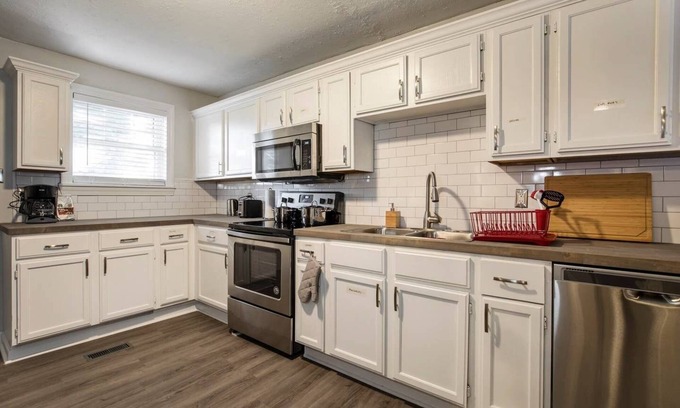 Smoketown Jackson House | Modern yet historic 3BR House by CozySuites