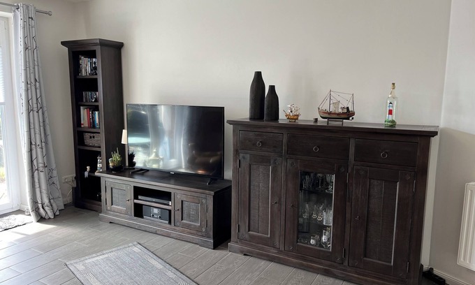 Groemitz Apartment | Moderne, Großzügig Geschnittene Ferienwohnung mit Terrasse in Ruhiger Lage