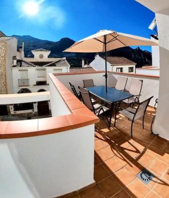 Guejar Sierra Apartment | Moderno y Confortable Apartamento en Güejar Sierra, con Aparcamiento, Terraza, WI-FI