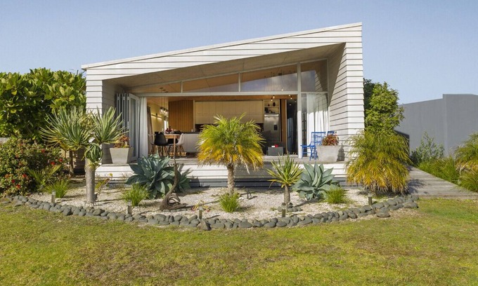 Matarangi Cottage | Modpod on The Tee - Matarangi Holiday Home