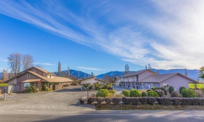 Takaka Hotel | Mohua Motels
