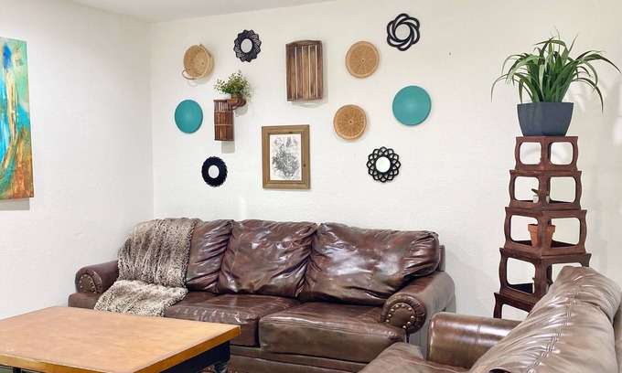 Mojave House | Mojave Desert 3/bed2/bath 2 King size beds full house with WiFi & street parking