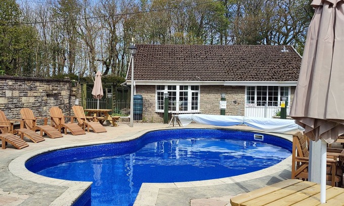 Looe House | Moles Chamber nr. Looe & Polperro. Quiet Site. Outdoor Heated Pool. Free WiFi