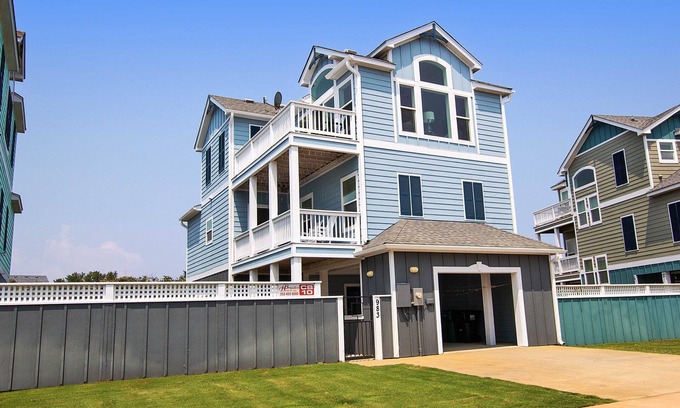 Whalehead Beach House | Moms Dream- Oceanside, Comm Pool, Hot Tub, Yard, CB10, Dads Mercedes