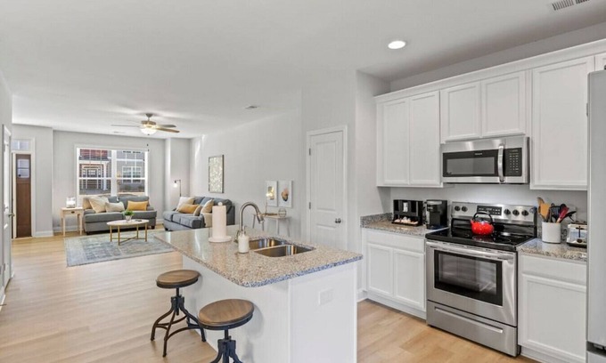 Taylors House | Monarch Meadow - 15 min to Downtown Greenville!