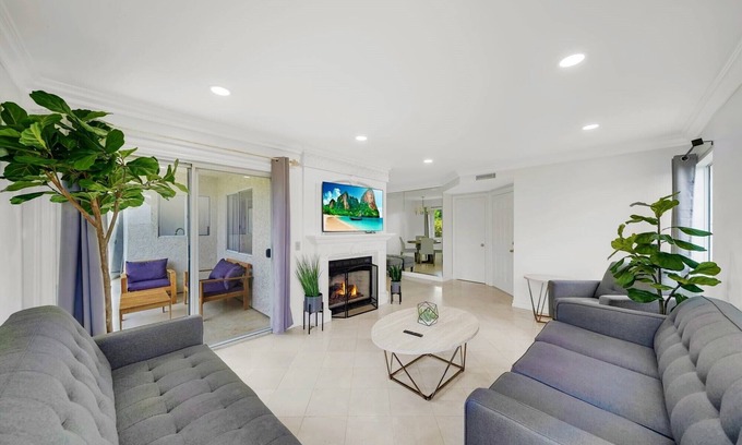 Monarch Beach Condo | Monarch Vistas - Sleek & Modern! Ocean Views! Walk to Beach! Pool! STR23-0052