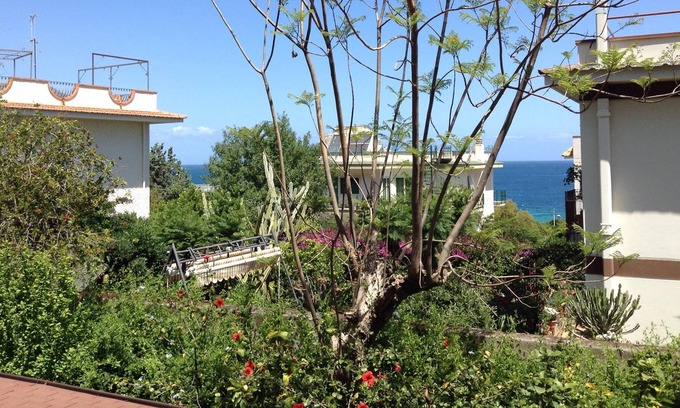 Addaura Apartment | Mondello, Addaura. apartment in villa, terrace with sea view