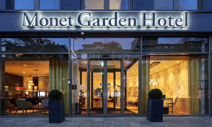 Nieuwmarkt en Lastage Hotel | Monet Garden Hotel Amsterdam